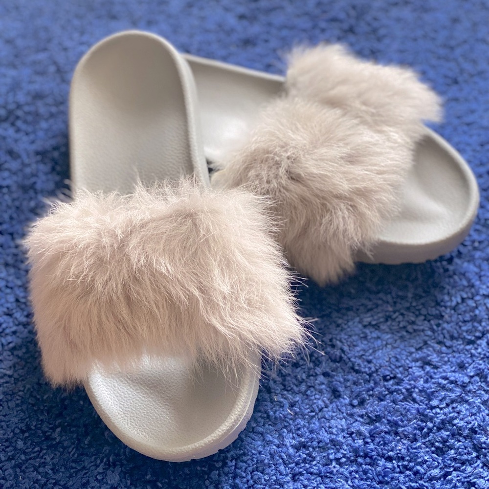 UGG Royal Genuine Slide Sandals - Size 9 - Gray - Never Worn